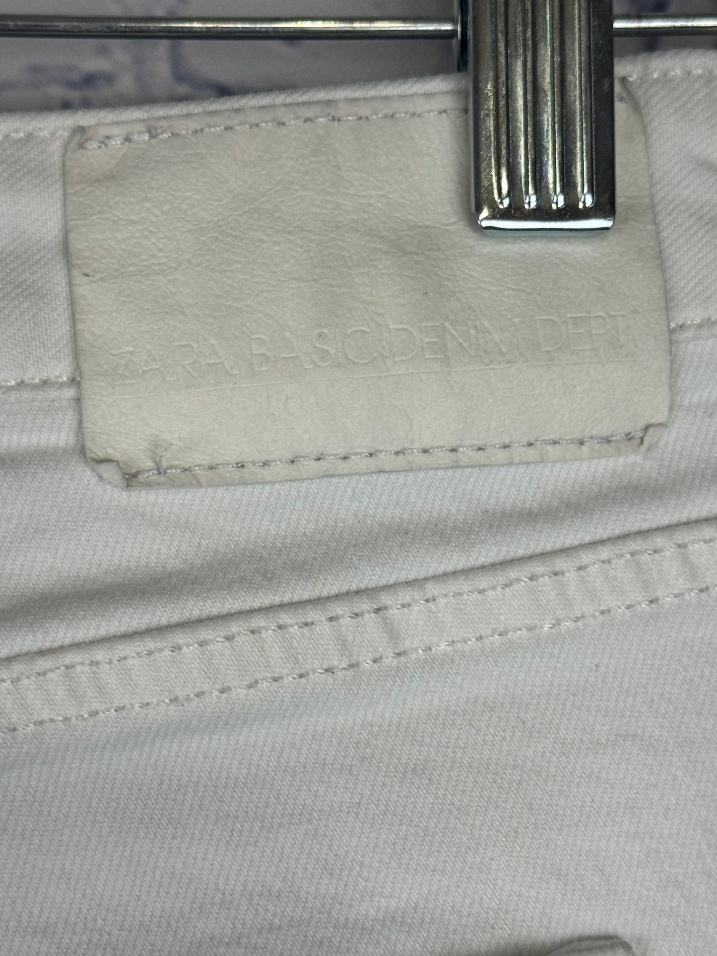 Zara Basic Denim Distressed Crop Jeans (Size 6)